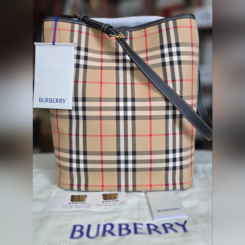 ✨️NWT✨️Burberry Medium Ashby Bucket Bag in Archive Beige Check Canvas & Leather